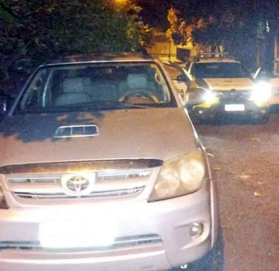 Família é levada como refém durante roubo de Hilux em Francisco Alves