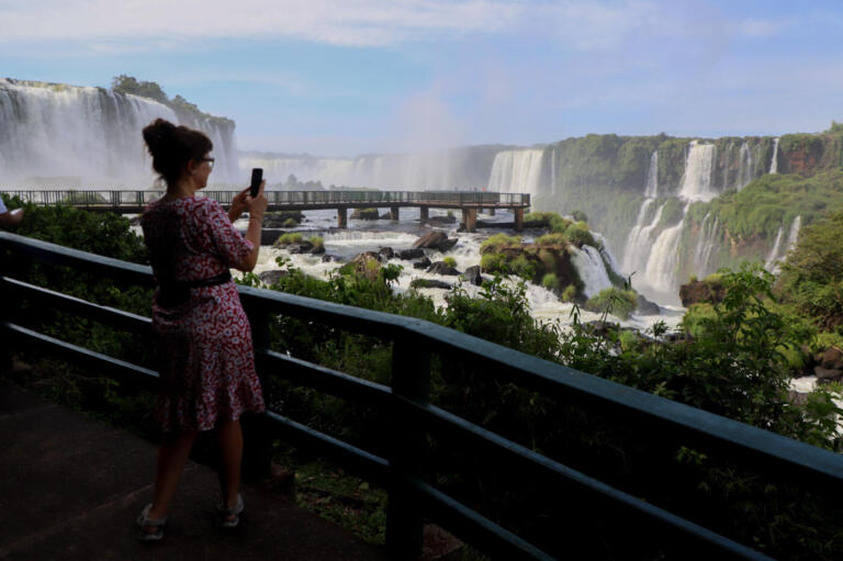 Mais de 800 mil: Paraná é o terceiro estado que mais recebe turistas estrangeiros