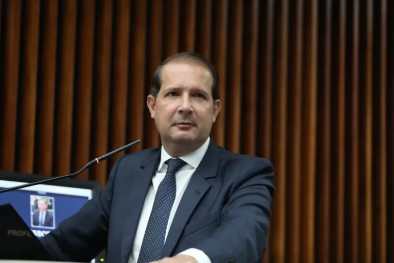 Emocionado, Marcel Micheletto se despede da Assembleia Legislativa