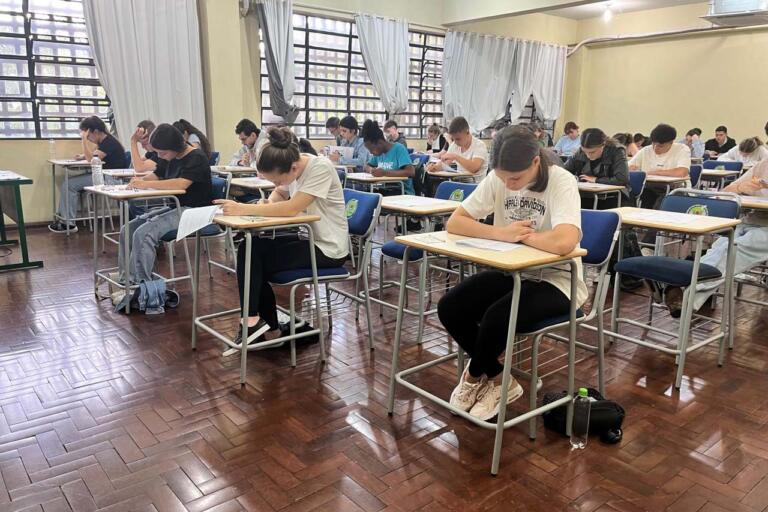 Unioeste aplica provas do Vestibular 2025; resultado será divulgado em janeiro