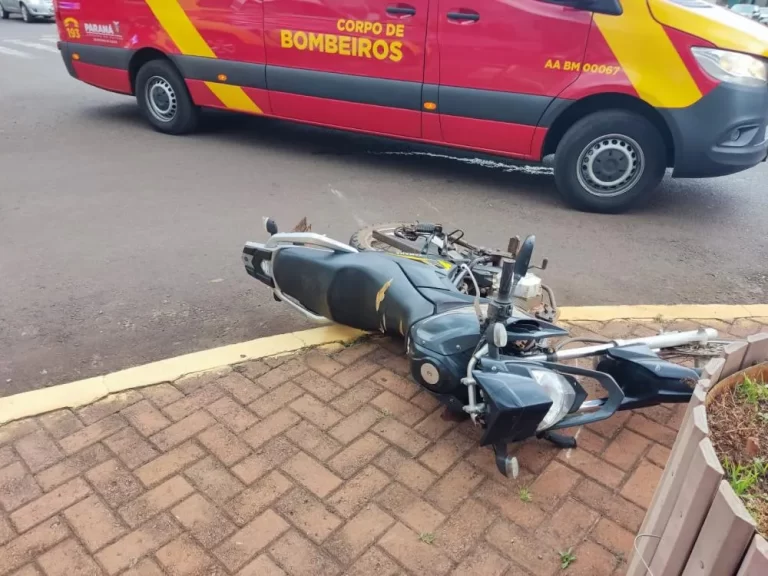 Homem fica ferido em acidente de trânsito em rotatória no centro de Marechal Rondon