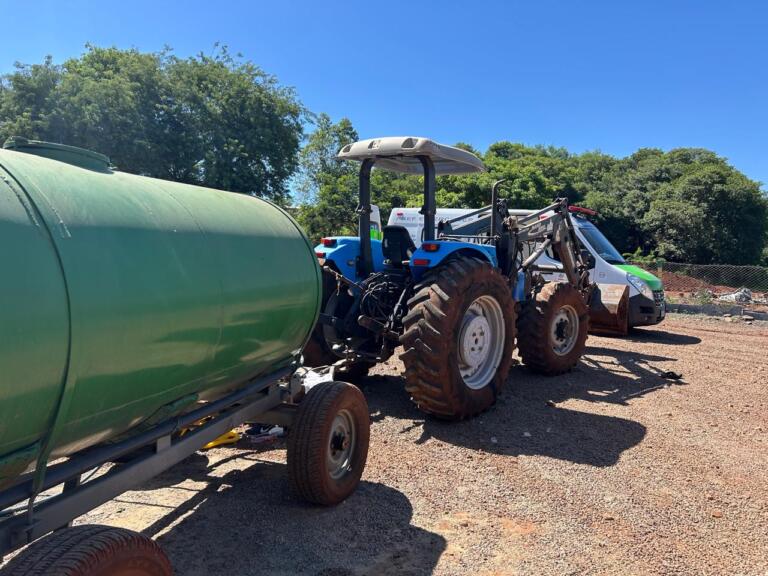 Mulher fica ferida em acidente com trator no interior de Mercedes