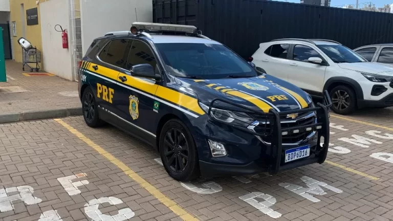 Fiorino é apreendida com 134 quilos de maconha na BR-369