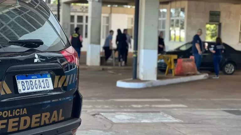 PF prende paraguaio condenado por tráfico de drogas na Ponte Internacional Tancredo Neves