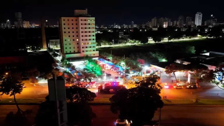 Incêndio em hotel de Maringá deixa vítima em estado grave