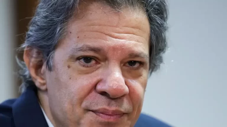 Governo pretende manter isenção para até dois salários mínimos no Imposto de Renda em 2025