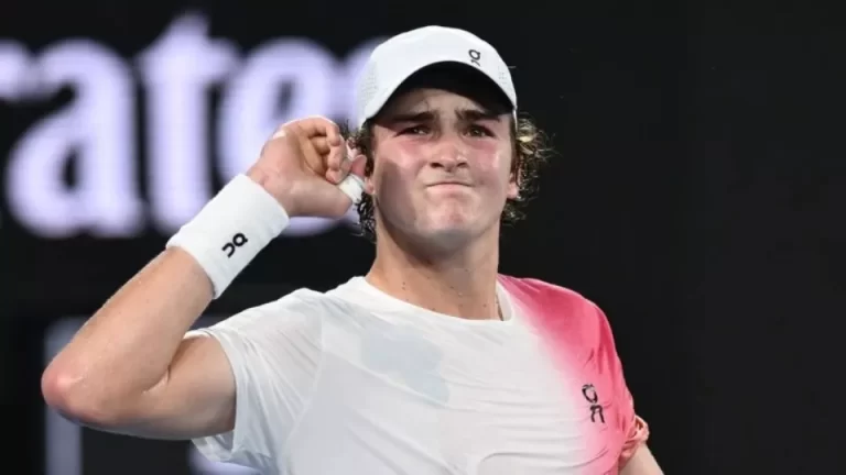 João Fonseca supera Alcaraz e bate o recorde de forehand mais rápido do Australian Open 2025