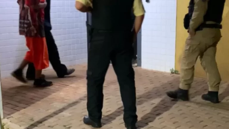 Jovens são detidos ao tentarem invadir o Detran em Cascavel