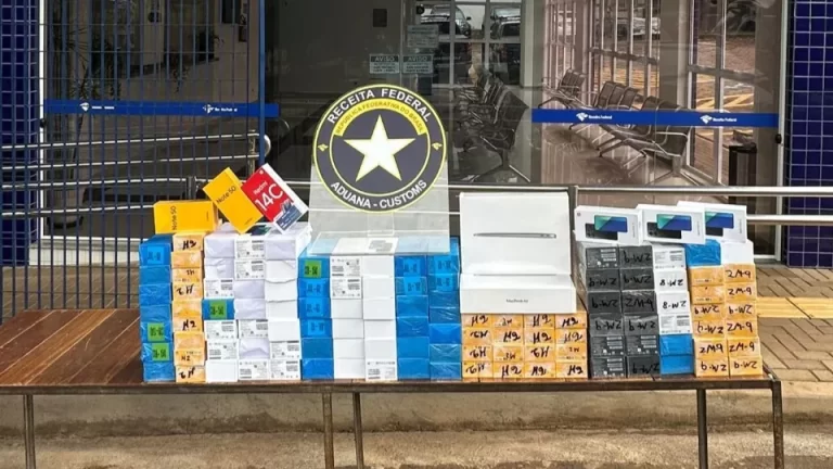 Mercadorias ilegais e drogas avaliadas em R$ 330 mil são apreendidas