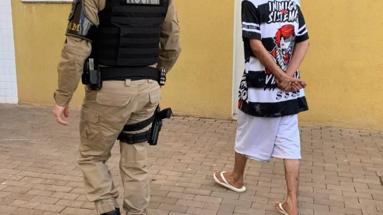 Adolescente é apreendido com moto furtada e 122 pedras de crack em Cascavel