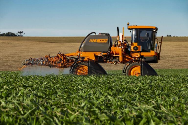 Mercedense perde R$ 160 mil em golpe ao tentar comprar trator pulverizador