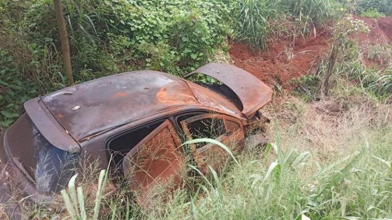 Veículo abandonado está a três dias em valeta na rodovia entre Toledo e Bragantina, diz denunciante