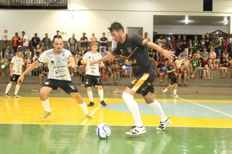 Renove e Os Brothers vencem na abertura do Municipal de Entre Rios do Oeste