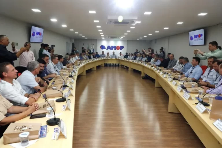 Amop reúne gestores para troca de experiências e fortalecimento regional