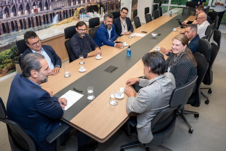 Itaipu debate futuras parcerias com diretoria da UFPR