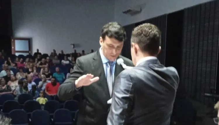 Prefeito de Pato Bragado apresenta metas para 2025 em cerimônia de posse