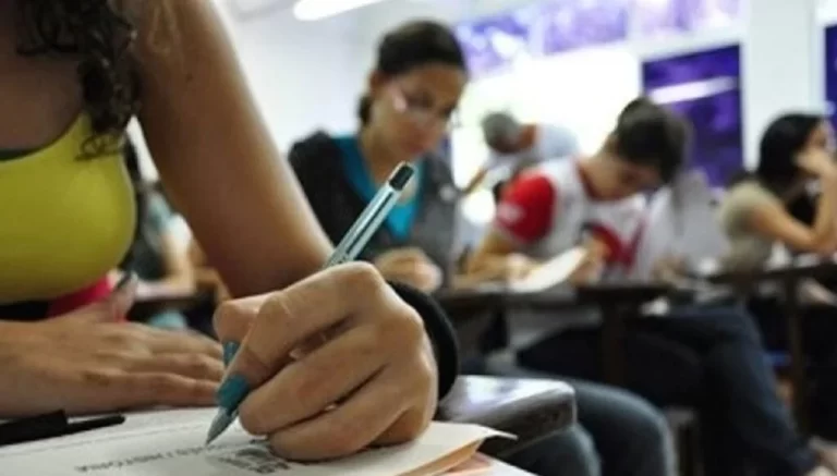 Concursos no Oeste oferecem 63 vagas e salários de até R$ 21,5 mil; veja como participar