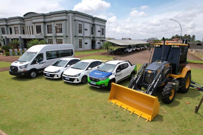 Mercedes investe R$ 1,1 milhão em nova frota de veículos para melhorar serviços em Agricultura, Esporte, Educação e Saúde