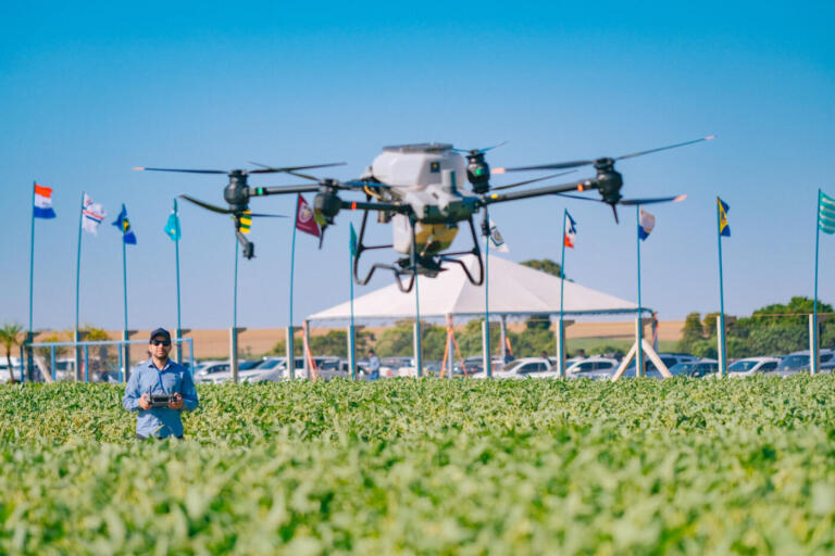 Drones e informatização do agro atraem produtores no Campo Experimental de C.Vale