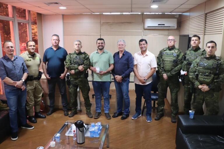 Backes e Sauer recebem visita de representantes das Forças Armadas