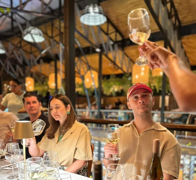 Yabuticaba Mercadito promove noite de degustação de vinhos para jornalistas e executivos