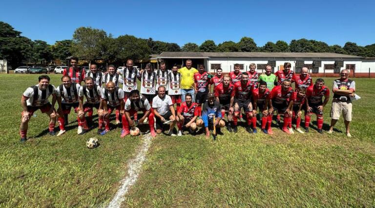 Amistoso entre Amigos do Brecha e Amigos do Pato arrecada materiais para entidades assistenciais