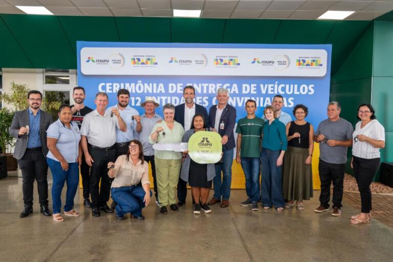 Itaipu repassa veículos seminovos para 12 associações do Paraná