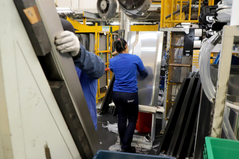 Comece o ano empregado: Agências do Trabalhador iniciam 2025 com 9,7 mil vagas