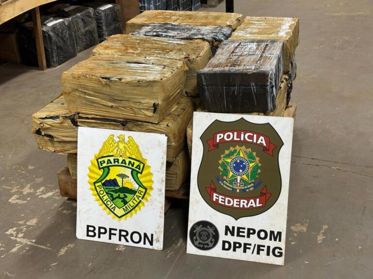 BPFron e PF apreendem embarcação com 499 quilos de substância análoga à maconha em Santa Helena