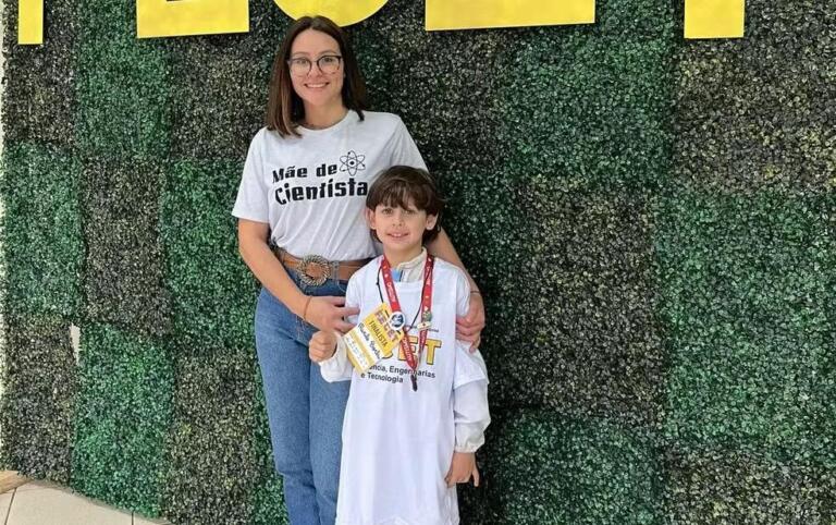 Menino de sete anos tem doença rara com reações alérgicas ao calor e ao suor