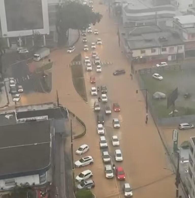 Balneário Camboriú recebe em um dia quase todo o volume de chuvas esperado para janeiro