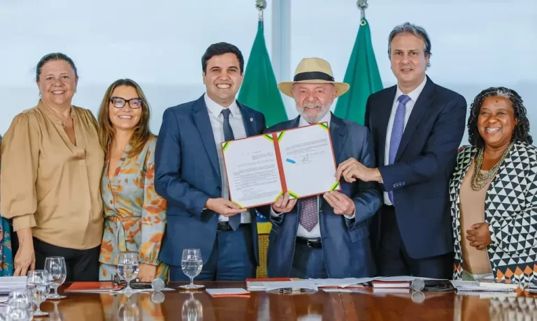 Sancionada lei que restringe o uso de celular nas salas de aula de todo o Brasil