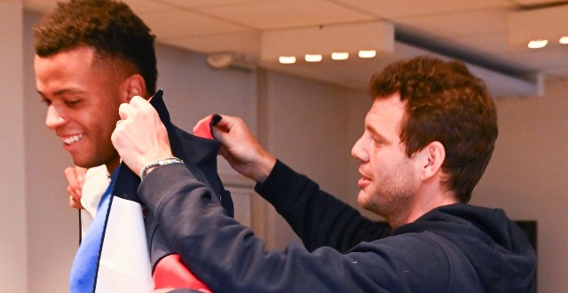 Capitão da França cita Fonseca e Wild para cautela contra o Brasil