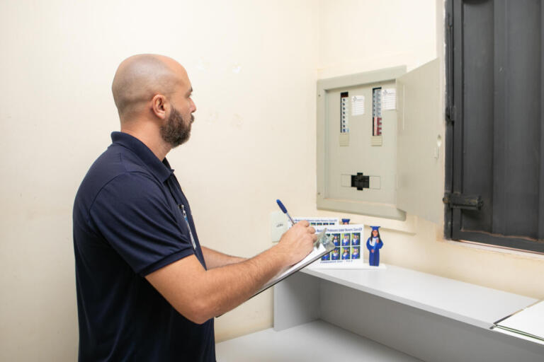 Copel avalia substituição de equipamentos em 200 escolas para economizar energia