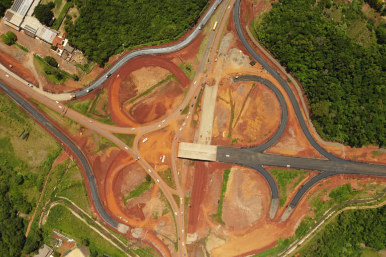 Obra da Perimetral Leste de Foz do Iguaçu chega a 52,95% de execução