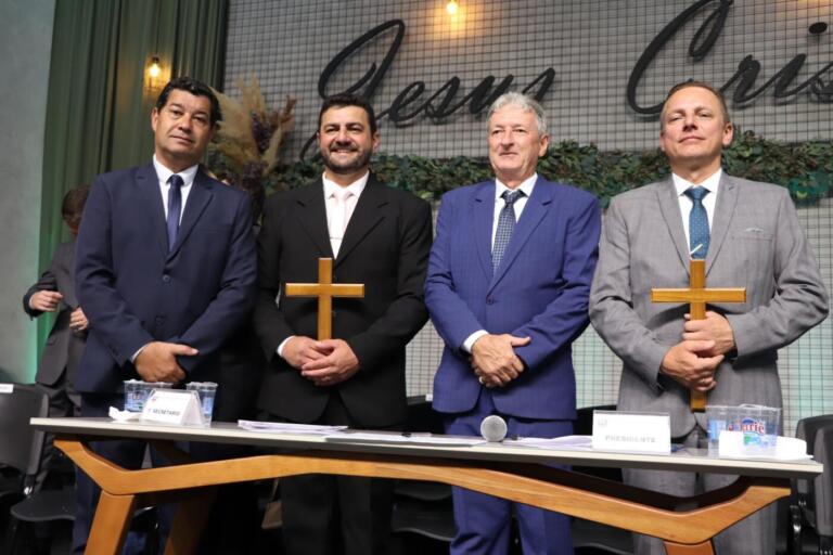 Adriano Backes e Vanderlei Sauer são empossados prefeito e vice de Marechal Rondon