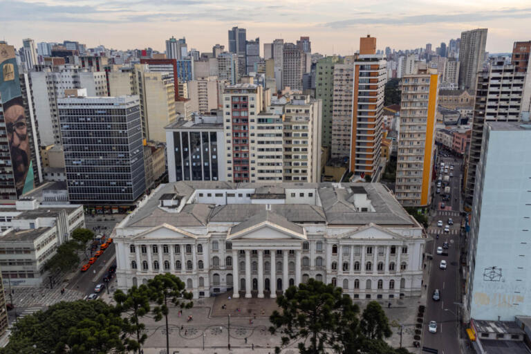 Quase metade dos aprovados no vestibular da UFPR é da rede estadual