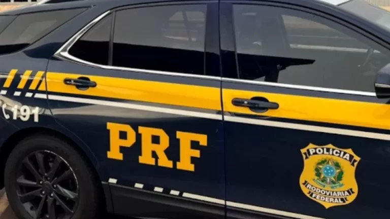 Homem morre após ser atingido por carro em fuga da PRF