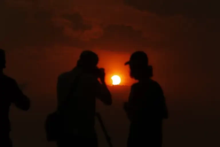 Dois Paranás: bolha de calor no Oeste e alerta de tempestade; no Leste, frio e chuva ocasional