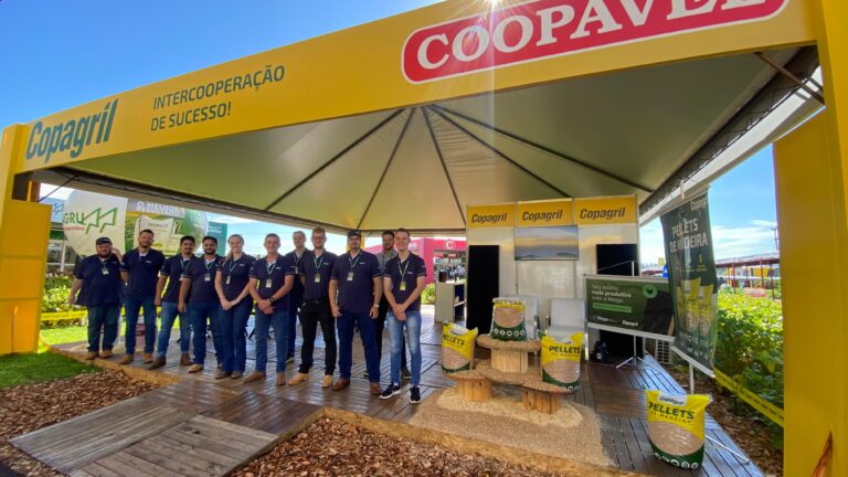 Copagril recebe associados e visitantes em estande no Show Rural Coopavel 2025