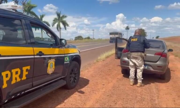 Após 29 quilômetros de fuga em Guaíra, motorista é preso pela PRF com 712 quilos de drogas