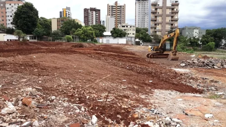 Prédio do Hospital Nossa Senhora da Salete em Cascavel é totalmente demolido