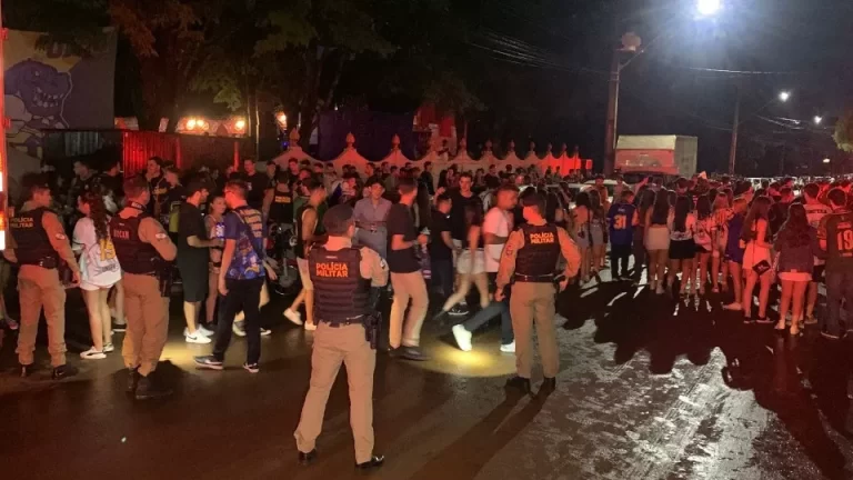 Festa universitária é fechada pela Polícia Militar 