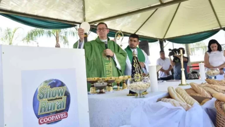 Cinquenta mil pessoas prestigiam domingo da família no Show Rural