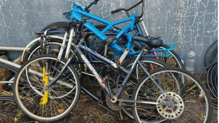 Arma é apreendida e bicicletas recuperadas durante a Operação Show Rural