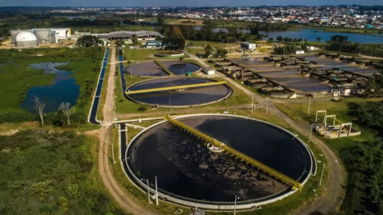 Estado reúne 399 prefeitos para discutir saneamento e uso de fundo municipal