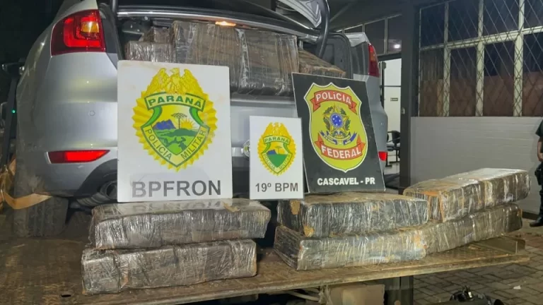 Carro foge da polícia, roda na pista e é apreendido com quase 400 quilos de maconha em Toledo