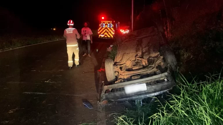 Mãe e filhos ficam feridos em capotamento na BR-163