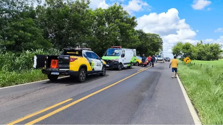 Cinco pessoas ficam feridas em capotamento na PR-317