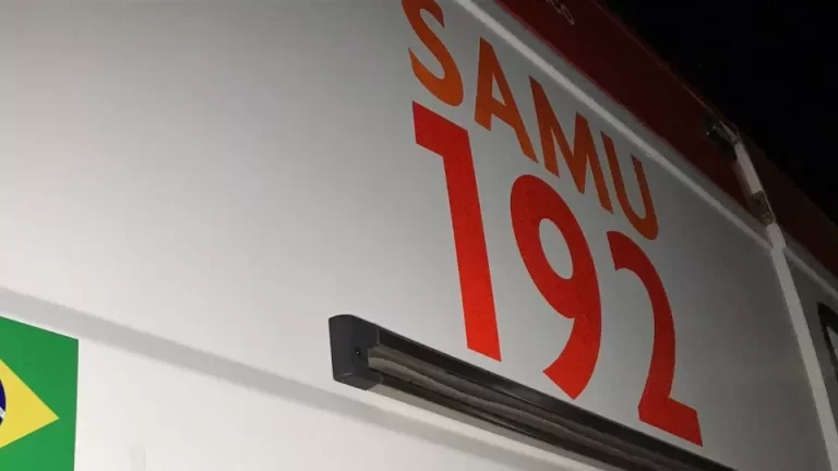 Menino de 12 anos morre após trave cair sobre ele em centro esportivo